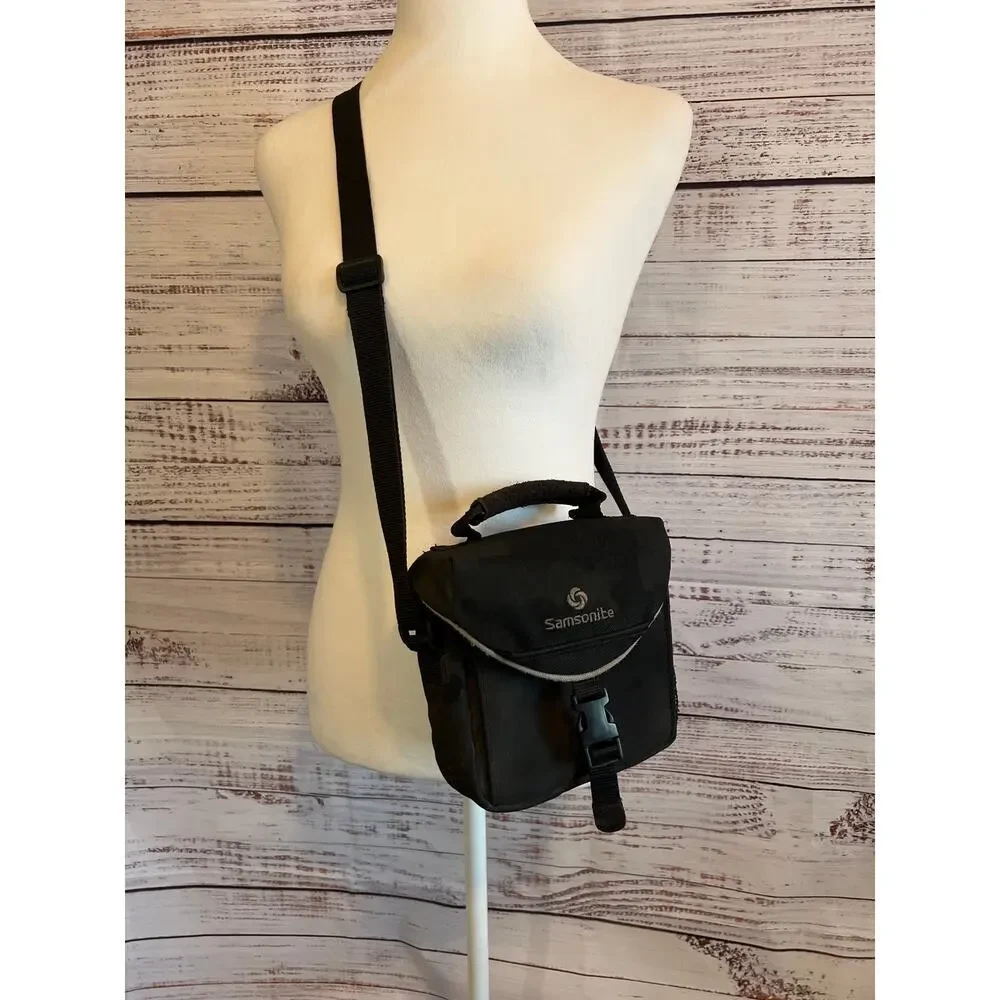 Samsonite small padded camera bag small electronics adjustable shoulder strap.